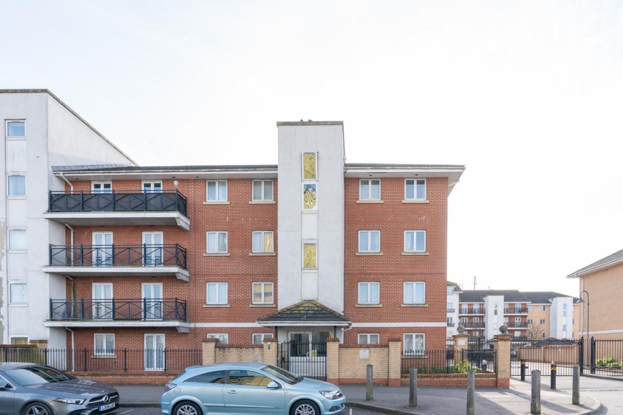 Suites By Rehoboth - Abbey Wood Station - London Zone 4 Екстериор снимка