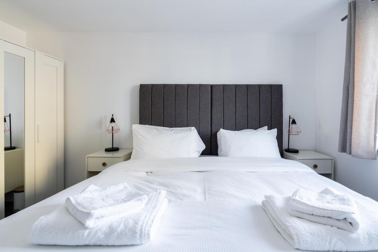 Suites By Rehoboth - Abbey Wood Station - London Zone 4 Екстериор снимка