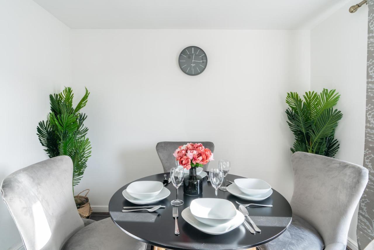 Suites By Rehoboth - Abbey Wood Station - London Zone 4 Екстериор снимка