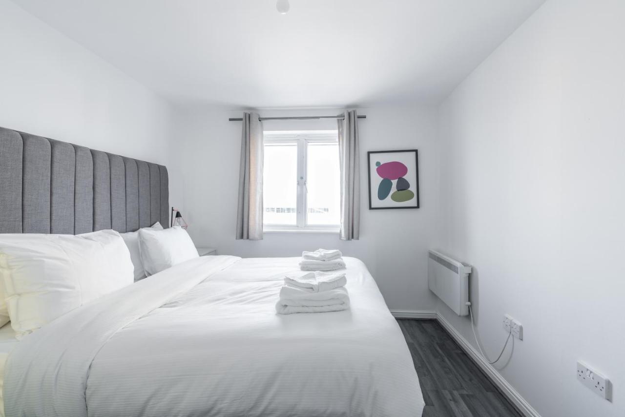 Suites By Rehoboth - Abbey Wood Station - London Zone 4 Екстериор снимка