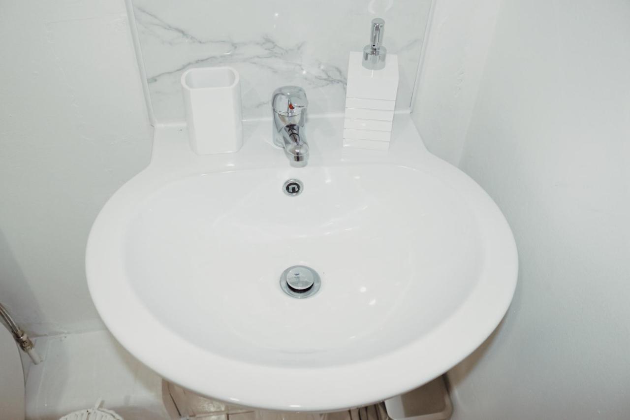 Suites By Rehoboth - Abbey Wood Station - London Zone 4 Екстериор снимка
